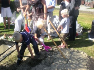 kinderen helpen bij begrafenis